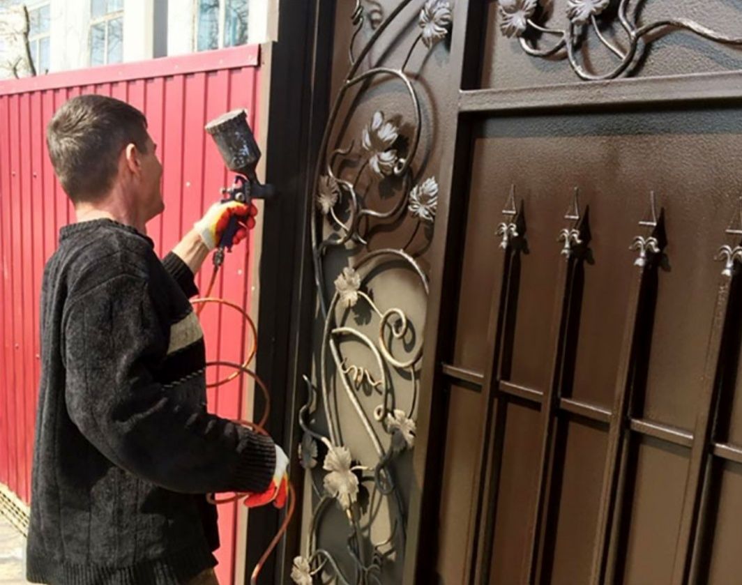 Покраска металлических ворот в Украина