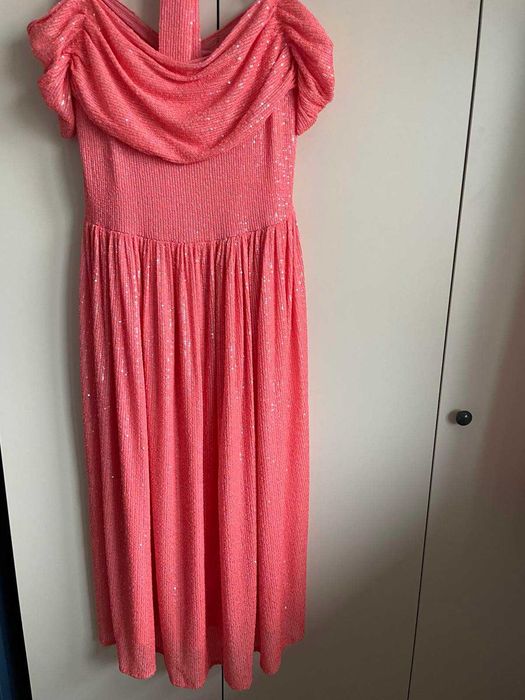 ОФИЦИАЛНА РОКЛЯ ЗА СПЕЦИАЛЕН ПОВОД