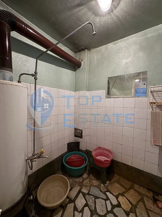 Двуетажна тухлена къща с гараж в с. Константин, област Велико Търново