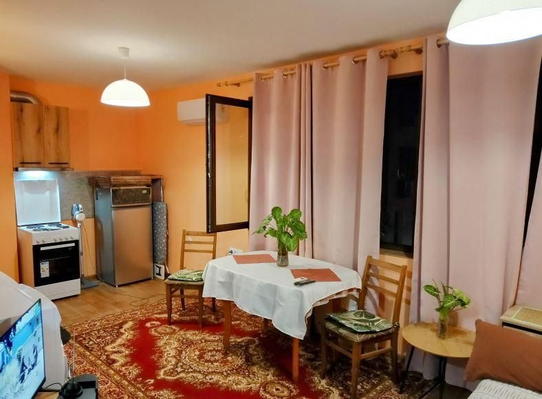 Дава се под наем Едностаен апартамент в Пловдив, Южен - 40 кв.м за 300 € - Снимка #1