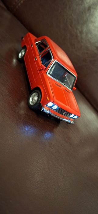 Жигули новая. Вышневого цвета.