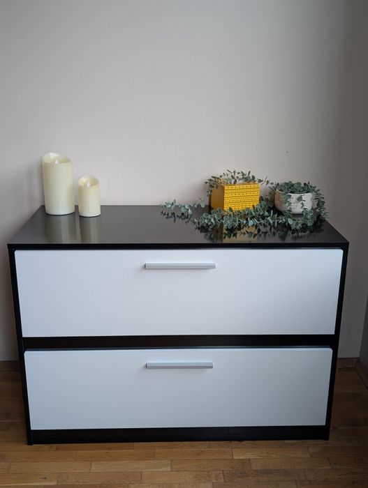 Спалня с две нощни шкафчета, скрин, огледало и гардероб