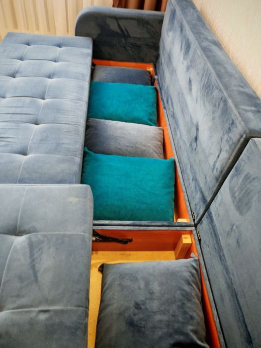 Продаю диван, в длинну 2,86 в раскрытом виде 1.55
