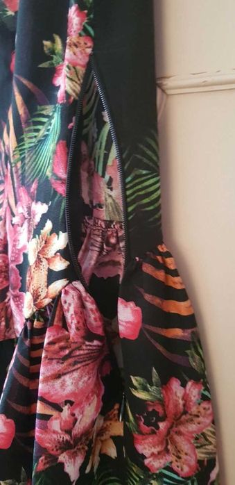 Страхотна лятна рокля за бременни с красиви цветя Mango размер S