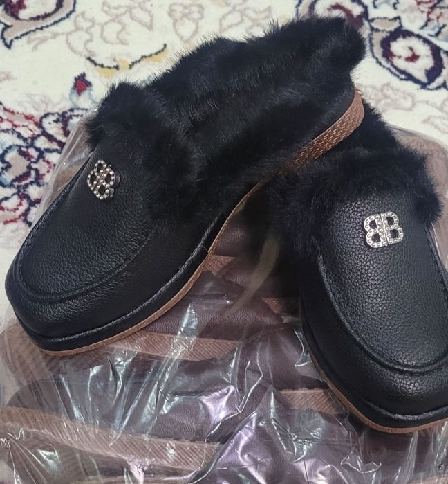 Uyda kiyish un oyoq kiyim sotiladi razmerlar bor