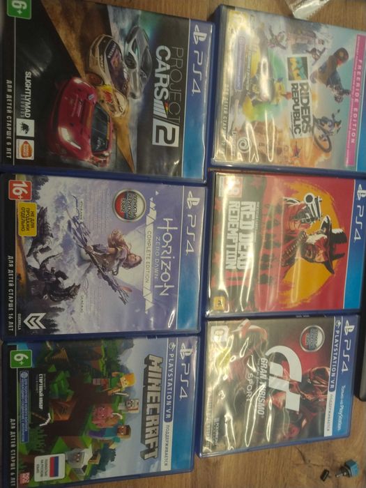 Продаю Плестейшен 4 слим , с дисками и играми