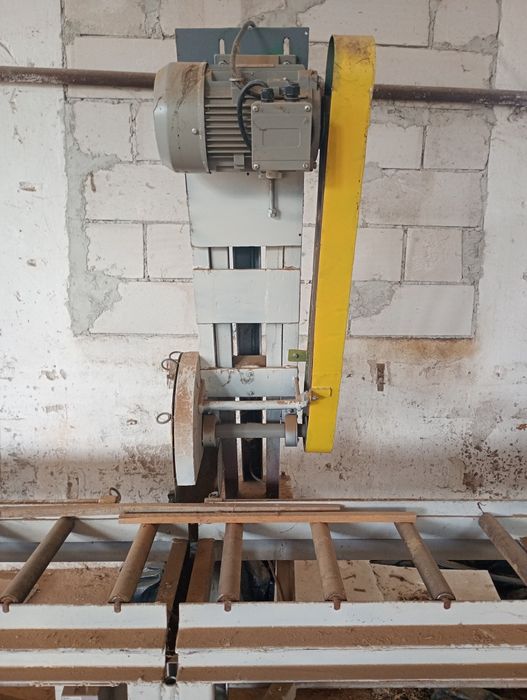 Circular pendular cu masa cu role