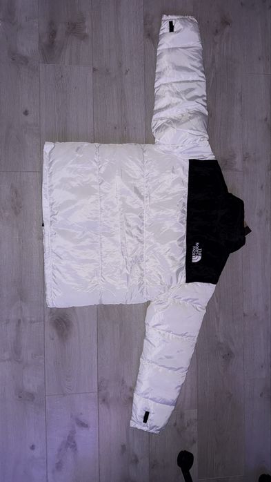 Geaca The North Face alba marimea XL fit L-XL