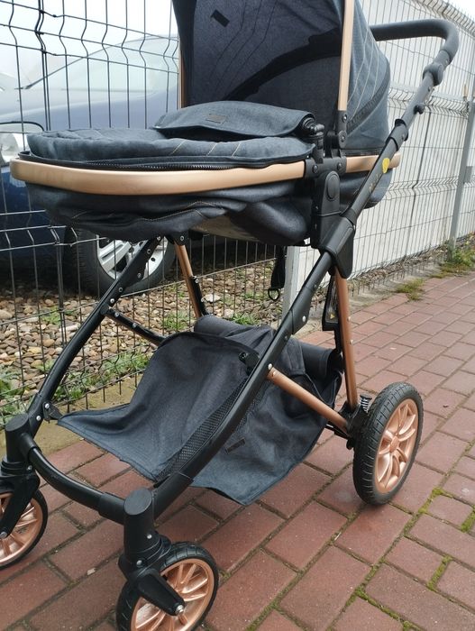 Vând cărucior bebe+scoica