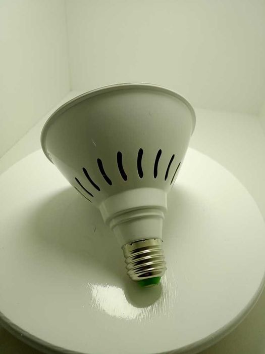 Bec fullspectrum crestere plante E27 ideal pentru solarii si rasaduri