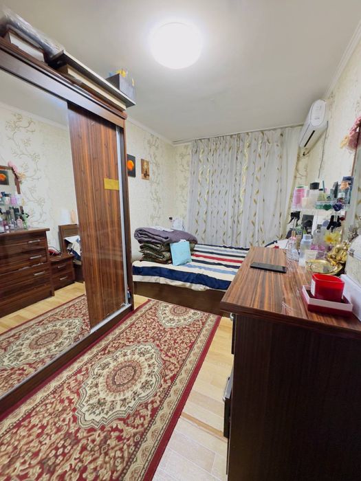 Срочно продаётся квартира ТТЗ бозор 4 комнт