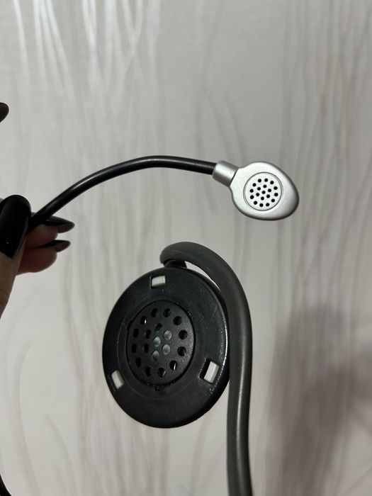 компьютерная USB-веб-камера со встроенным микрофоном.