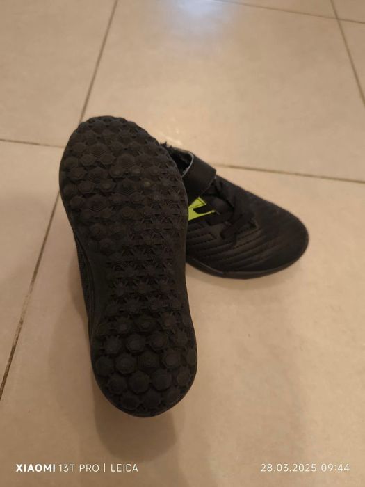 Детски футболни обувки