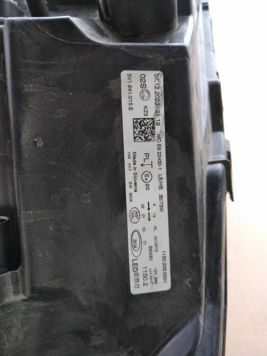 Ляв фар за Skoda Superb III 3V 2023 година.