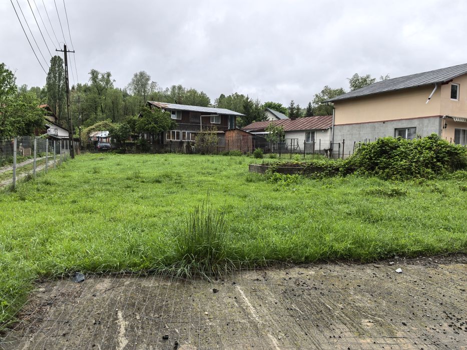 Vând teren situat în Breaza