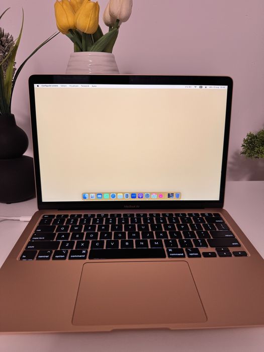 Vând Laptop Apple MacBook Air 13 (2020) ecran Retina, procesor Intel® Core™ i3 1.1GHz, 8GB, 256GB SSD, Intel Iris Plus Graphics, Gold, INT KB