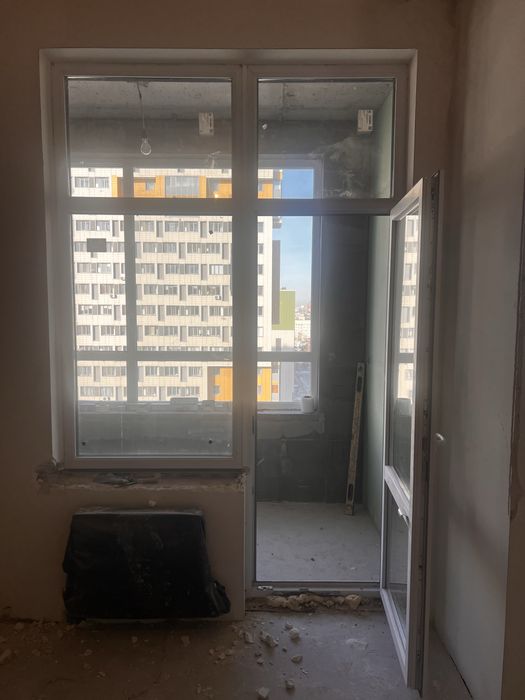 Продам окно с дверью.