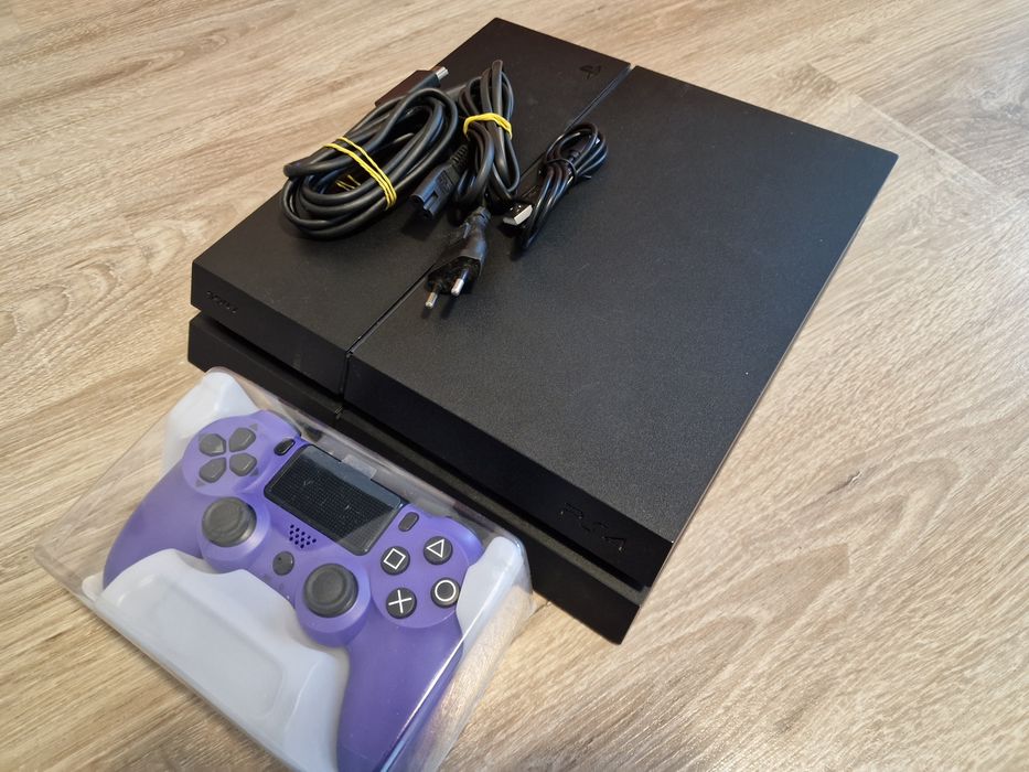 PlayStation 4 black