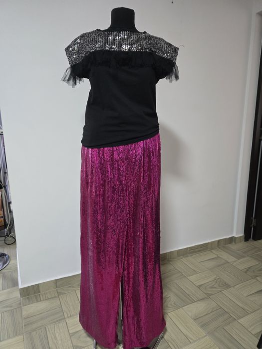Pantaloni cu paiete fucsia, prezinta captuseala si buzunare