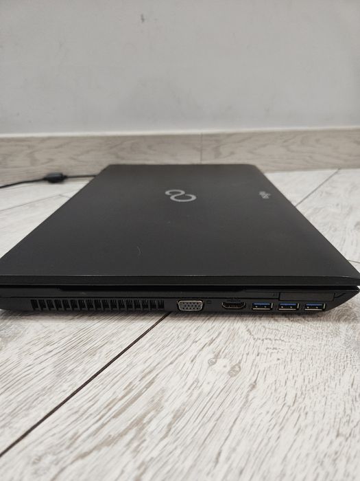 Fujitsu i5 ноутбук