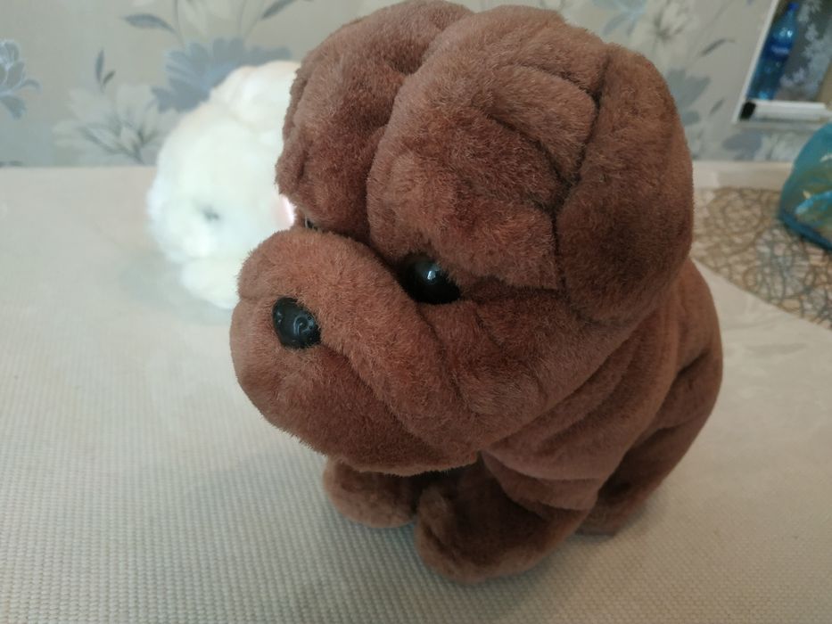 Продаю мягкую игрушку собачка пародия шарпей.