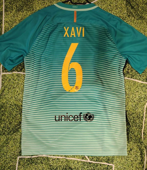 Barcelona 16/17 Third Shirt #6 Xavi, Size L