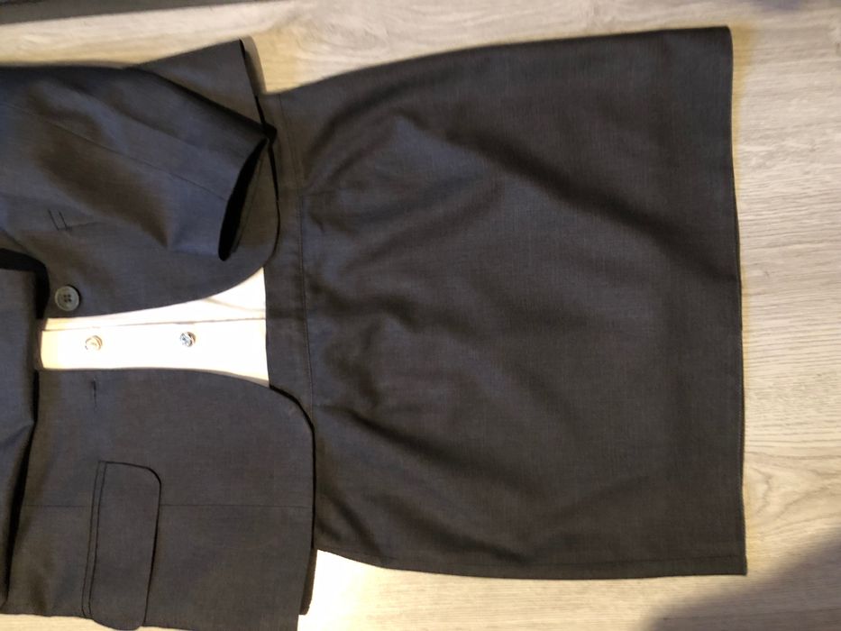 Дамски бизнес костюм