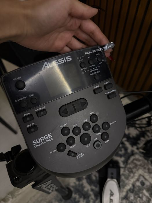 Электронная ударная установка Alesis Surge Mesh Kit