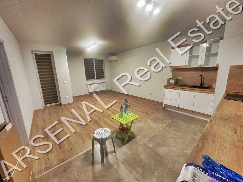 Дава се под наем Тристаен апартамент в София, Център - 100 кв.м за 747.66 € - Снимка #2