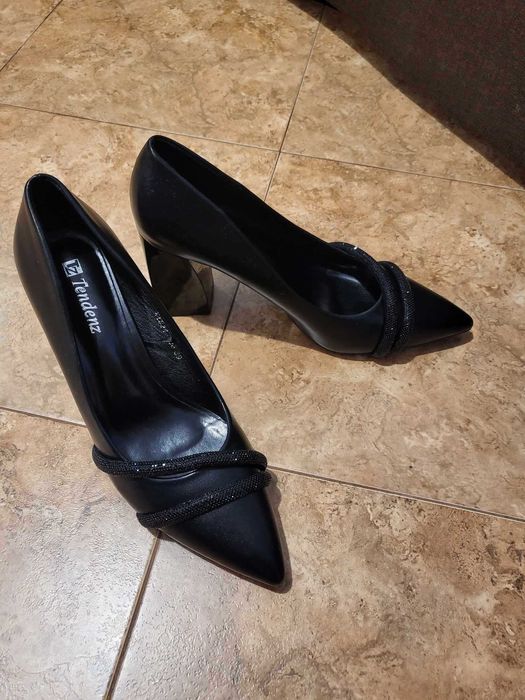 Дамски елегантни обувки от еко кожа 39 номер