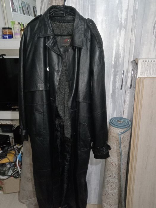 Продам кожаный плащ.