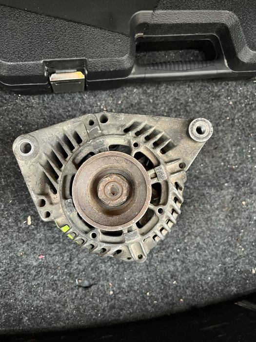 Продам генератор на passat