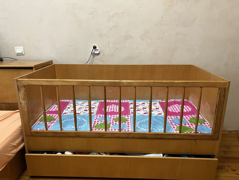 Дървена кошара за бебета