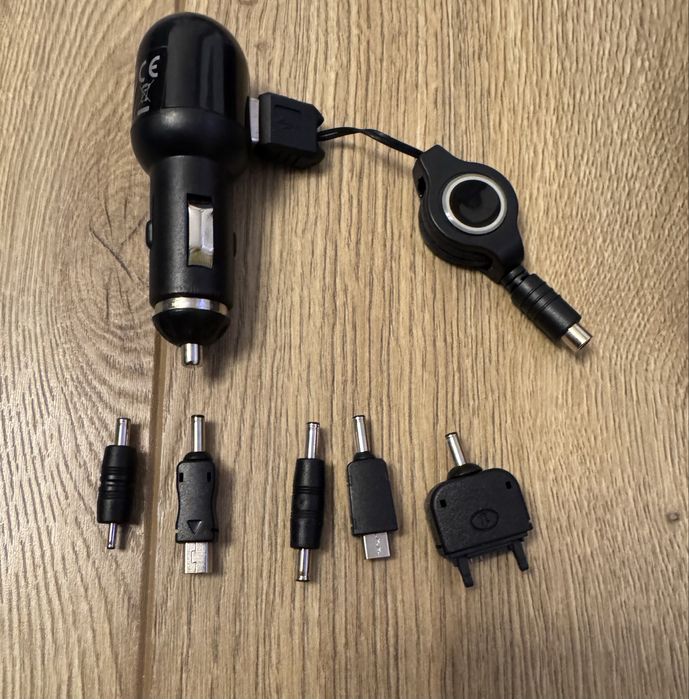 Incarcator auto pentru diverse telefoane