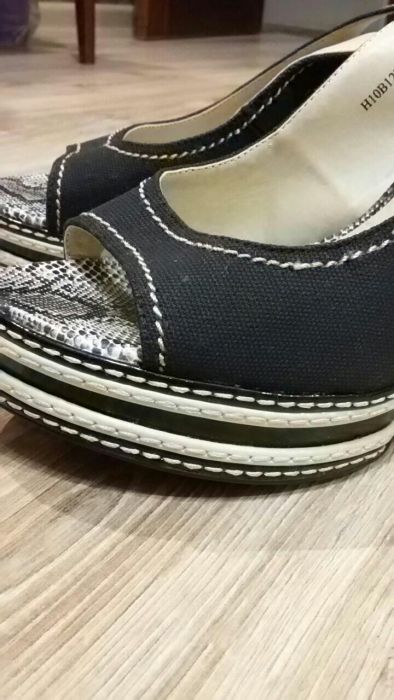 Продам босоножки