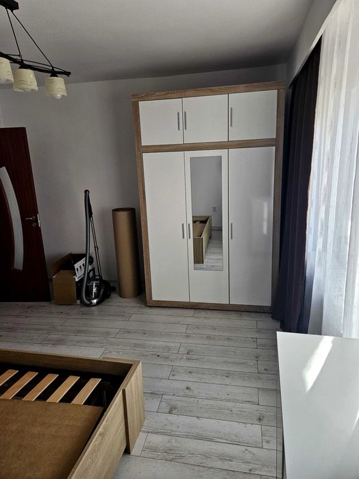 Închiriez apartament cu 2 camere decomandat in zona P-ța Măraști.