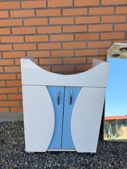 Mobilier ghiuveta /oglindă baie