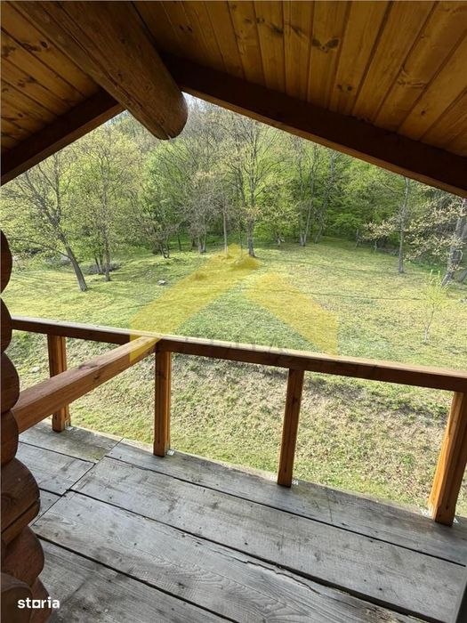 Cabana din piatra de codru si busteni pe Clisura Dunarii, Caraș-S