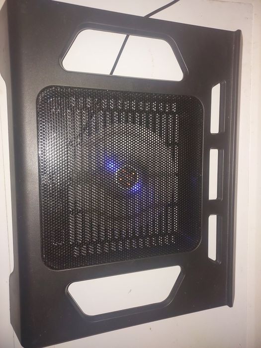 Cooler pentru întreținerea laptopului (ventilator de răcire )