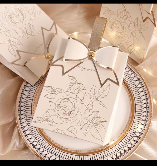 Бонбоньерка, тойбастар с бантом