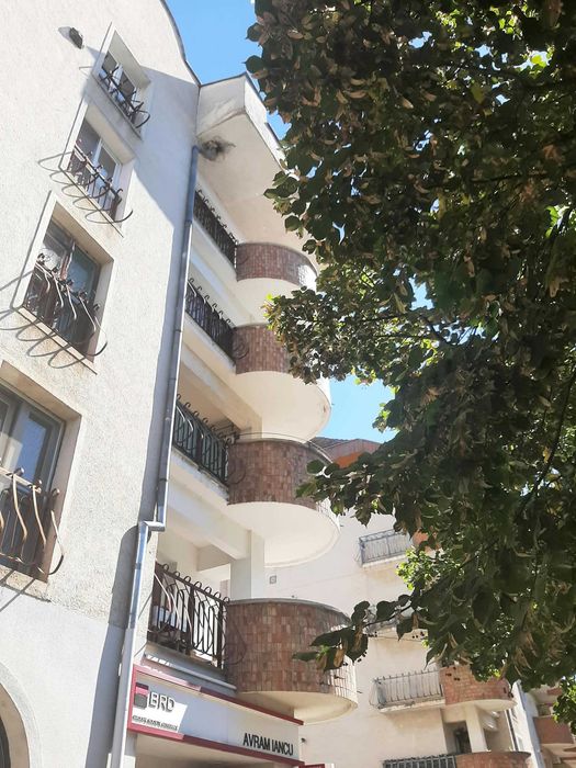 De vanzare apartament cu 3 camere in Gherla, Jud. Cluj, centru, Str. Avram Iancu