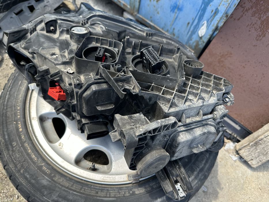 Vw Passat b8 19г ляв фар Full Led