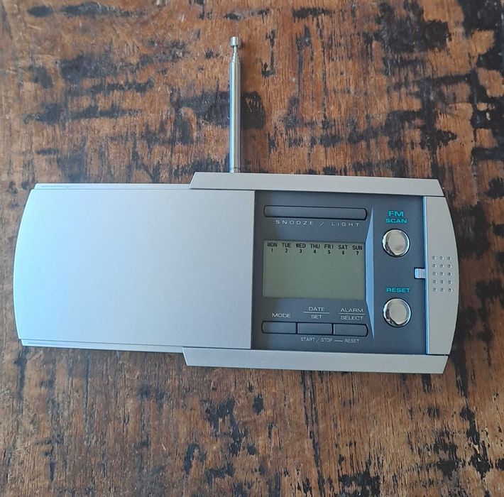 радио транзистор с часовник аларма плъзгащо се мазно