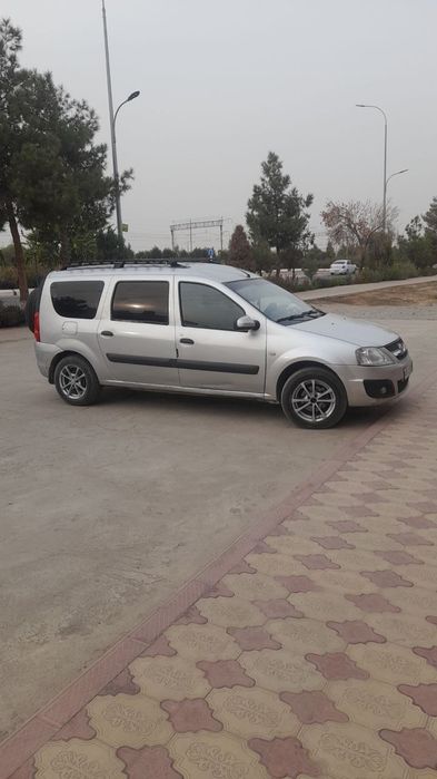 Лада ларгус сотилади.