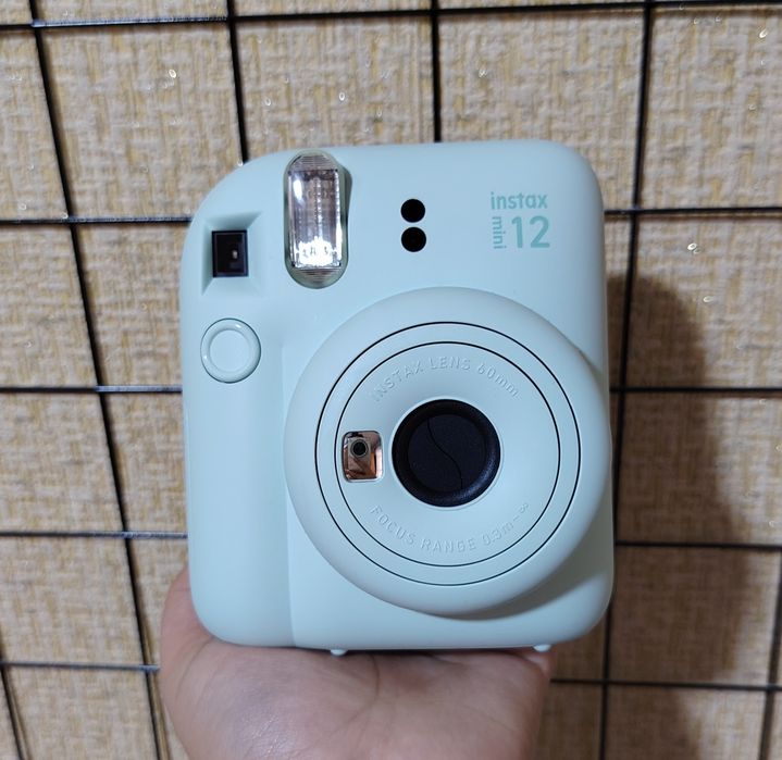 Полароид Instax mini 12