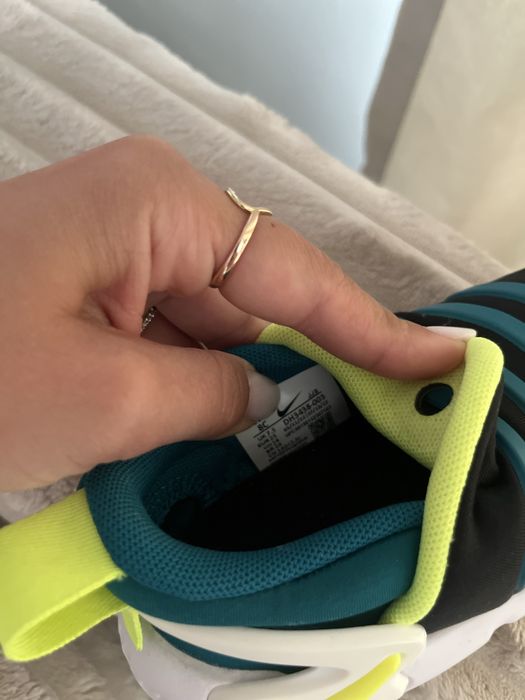 adidasi nike unisex marime 25