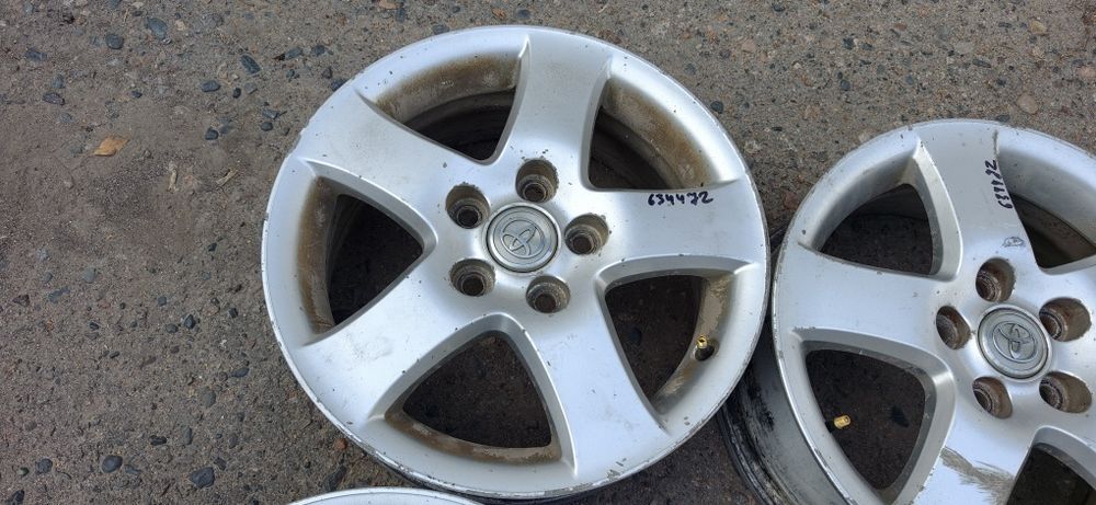 Комплект оригинальных дисков R16. Toyota Camry.