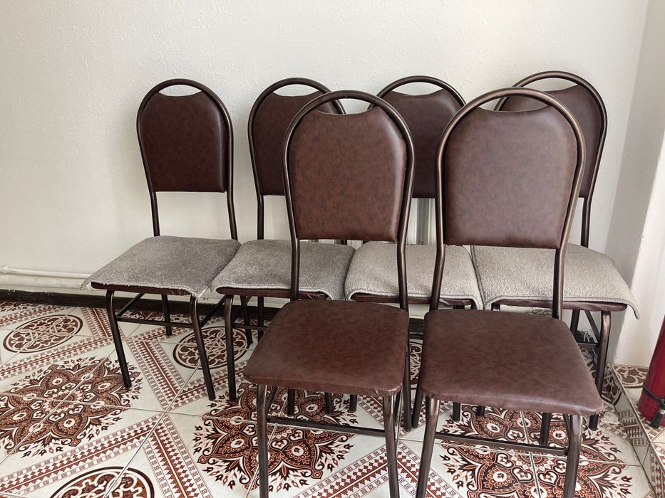 Stol va 12 ta stul sotiladi