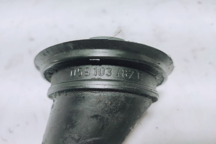 Gat umplere ulei cu buson  059103482c Audi A6 4F/C6  [din 2004 pana  2008] seria