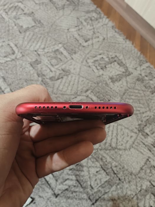 Carcasa iPhone 11 originală impecabilă.